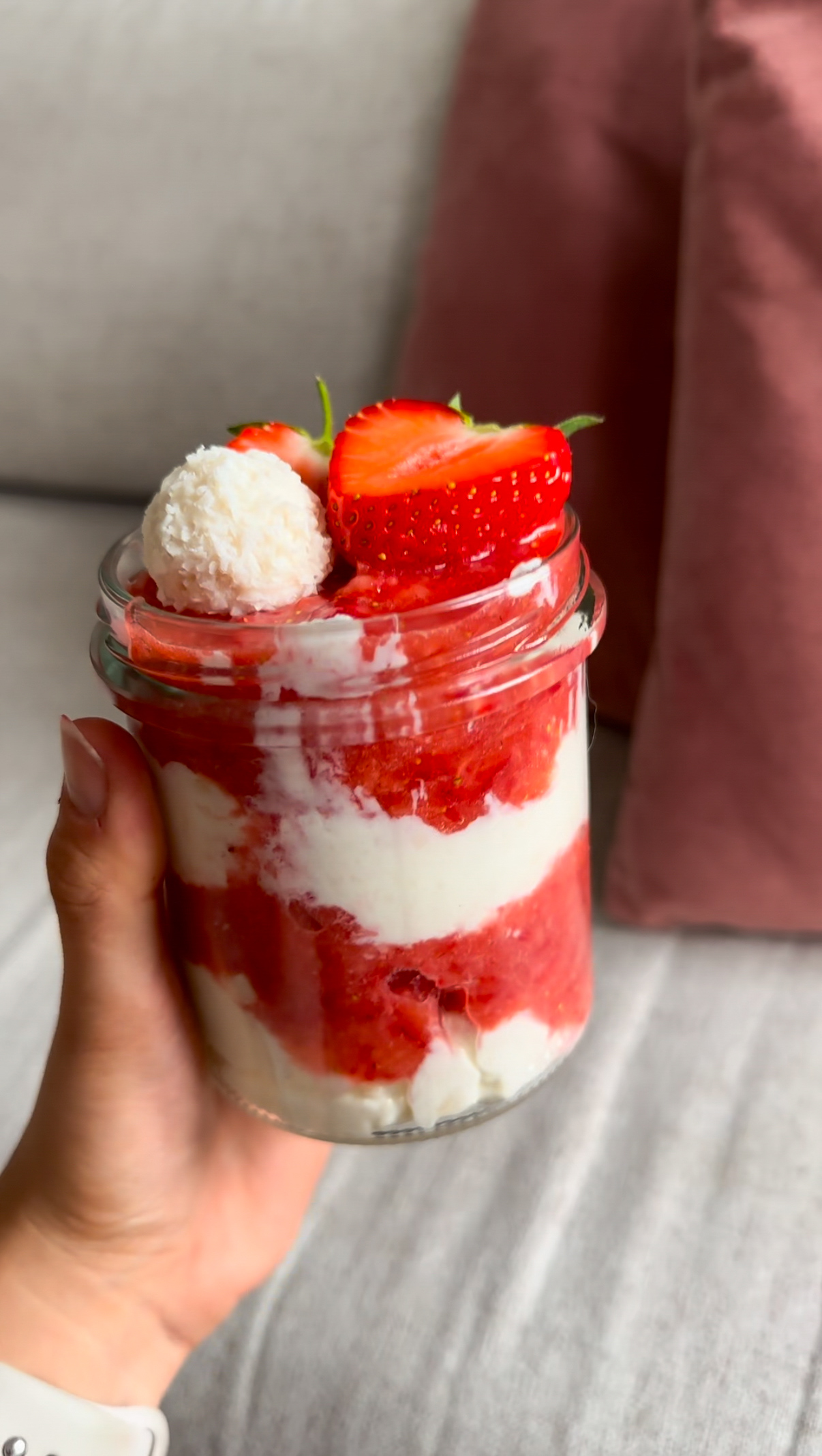 Erdbeer-Raffaello Dessert