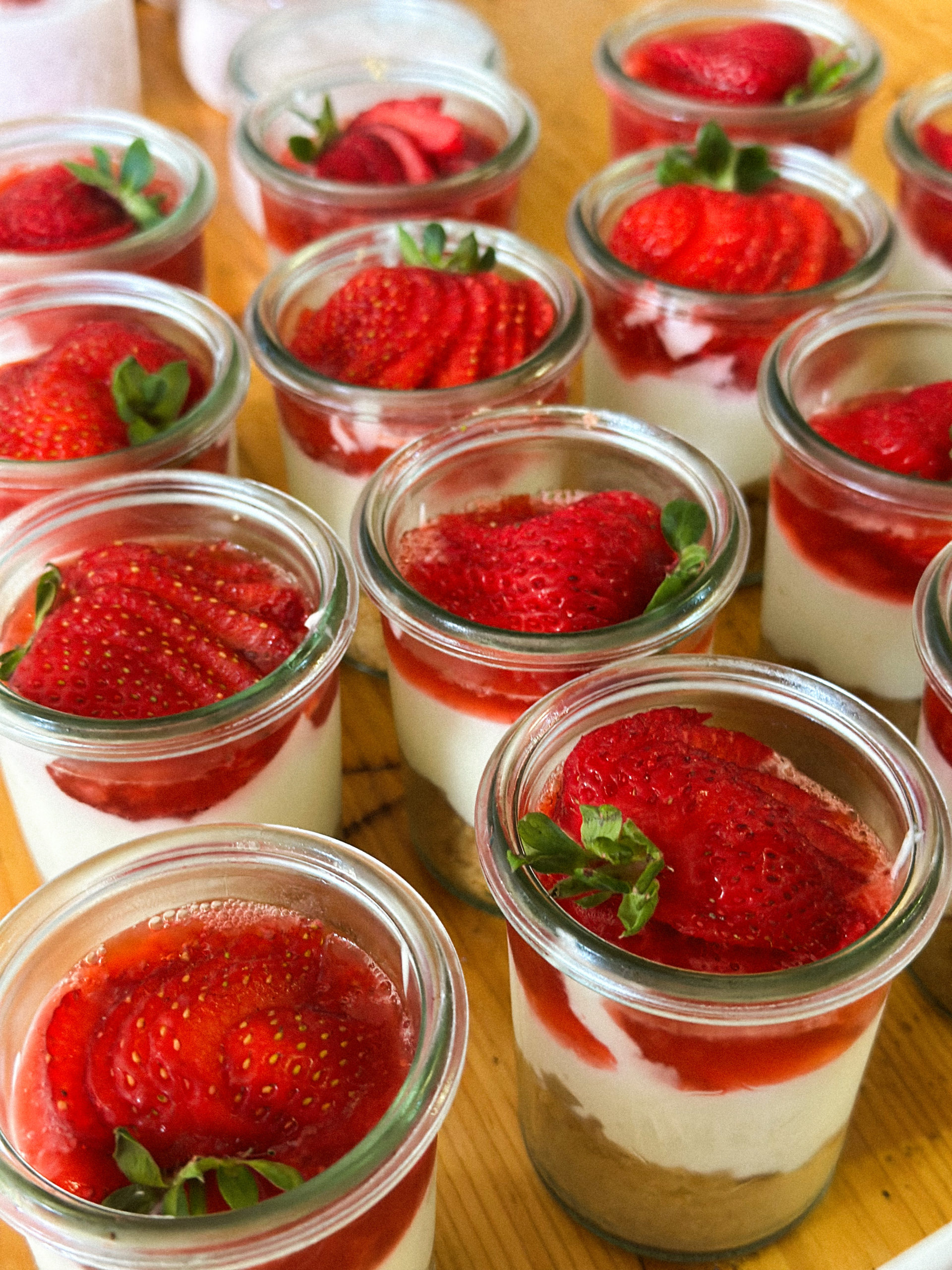 Erdbeer-Butterkeks-Schichtdessert