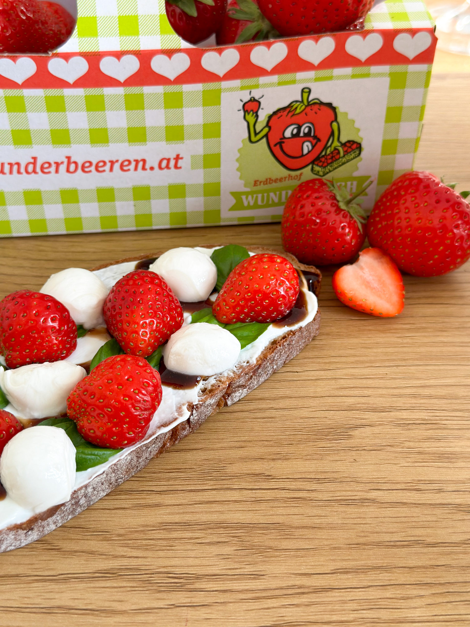 Rezept pikantes Erdbeerbrot mit Mozzarella